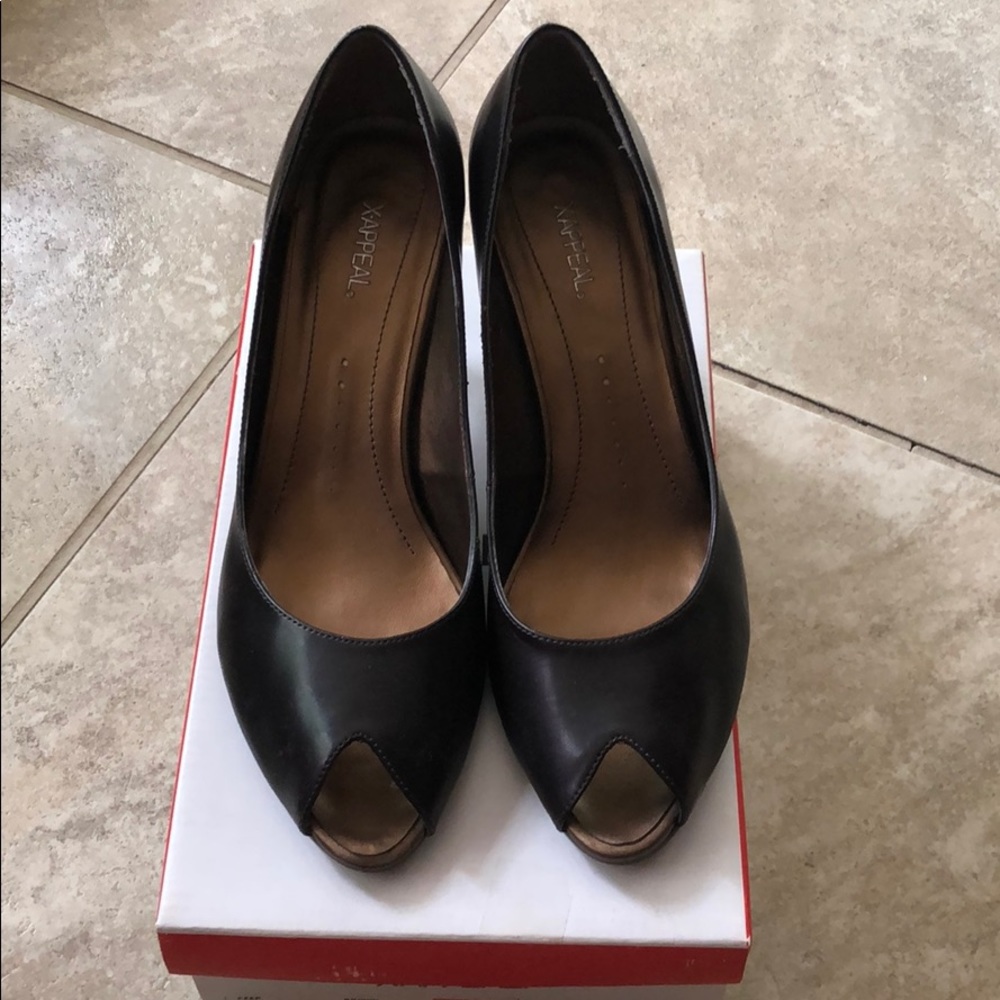 Brown x-appeal peep toe heels